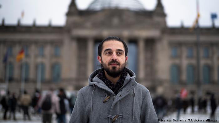 Pengungsi Suriah Mundur Dari Pencalonan Anggota Parlemen Jerman Setelah Serangan Rasis Dan Ancaman